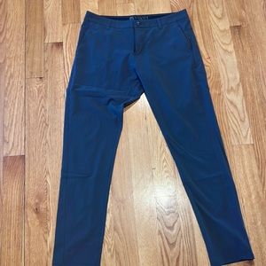 Men’s brand new Vuori pants.